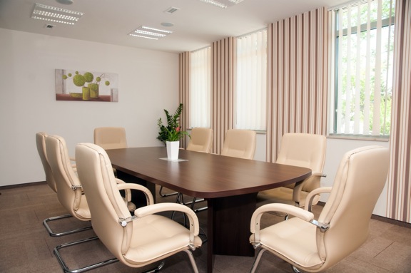 Húsevők és raptorok a tárgyalóasztalnál – Tényleg kőkemény egy nő, ha főnök?